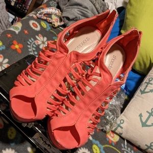 Cute salmon colored shoes